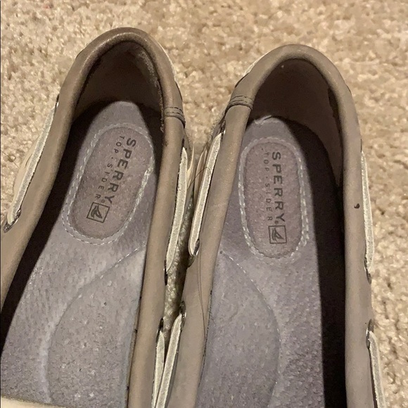 Grey Sperry top sided with flower cutout shoes - Picture 2 of 6